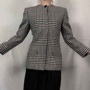 Vintage Houndstooth Blazer – Bold Shoulders, Timeless Fit